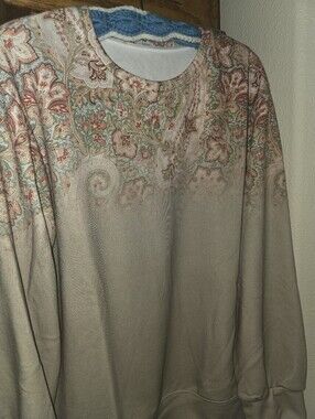 Ladies Size Large Soft Green Sweatshirt With Floral Decor.